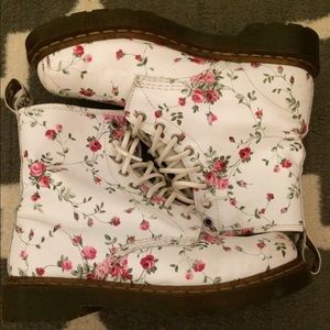 NEW!Dr. Martens White Floral Rose 1460s Size “8” (size 1 up for docs, so a 9)